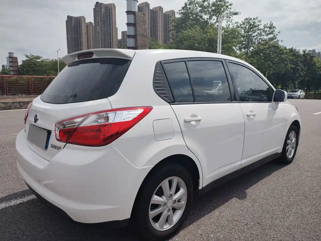 Venucia R50 1.6 L Auto Fashion