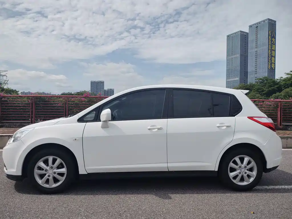 Venucia R50 1.6 L Auto Fashion