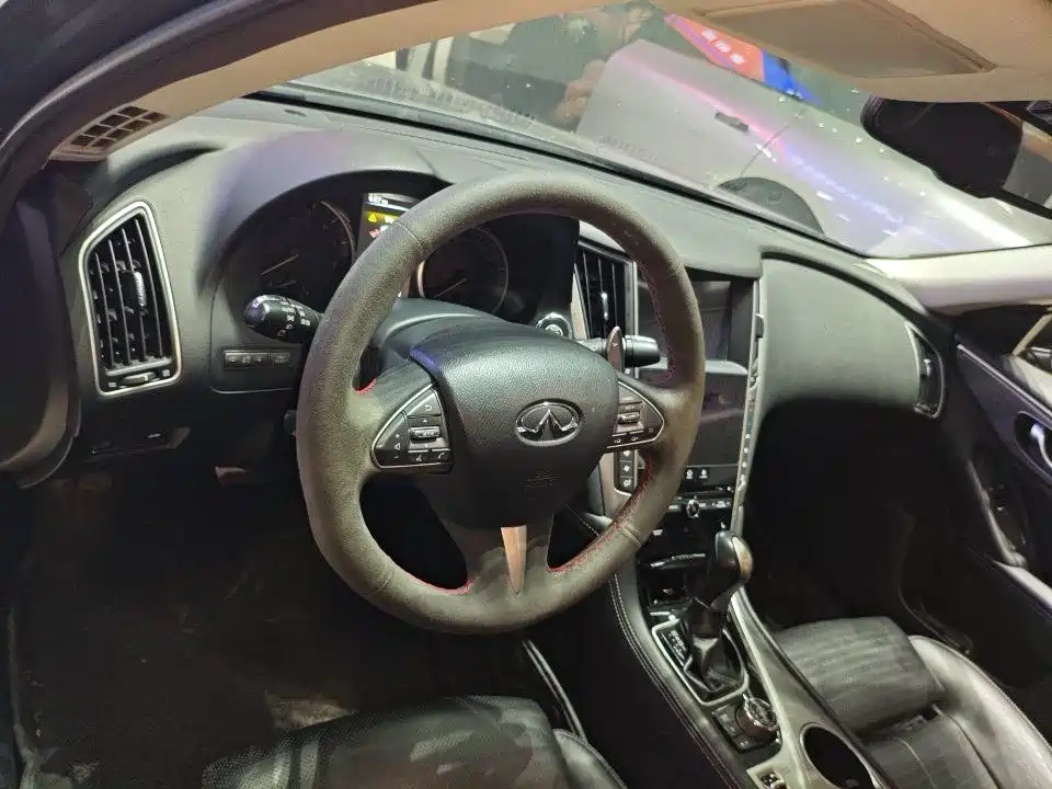 Infiniti Q50 3.7 L Luxury Sport