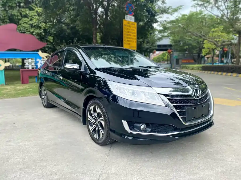 Crider 1.8 L CVT Luxury