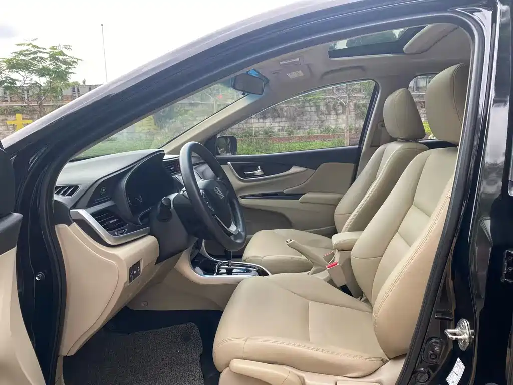 Crider 1.8 L CVT Luxury