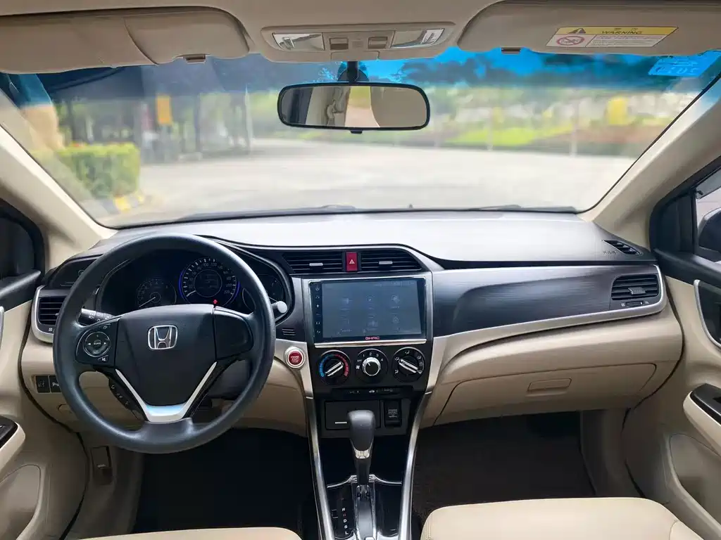 Crider 1.8 L CVT Luxury