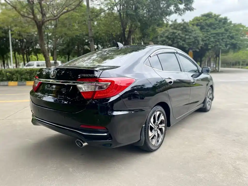 Crider 1.8 L CVT Luxury