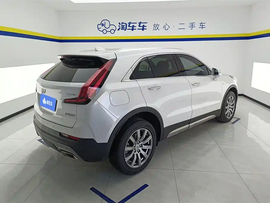 Cadillac XT4 28 T 2 WD Leading