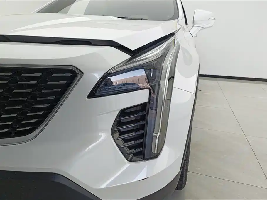 Cadillac XT4 28 T 2 WD Leading