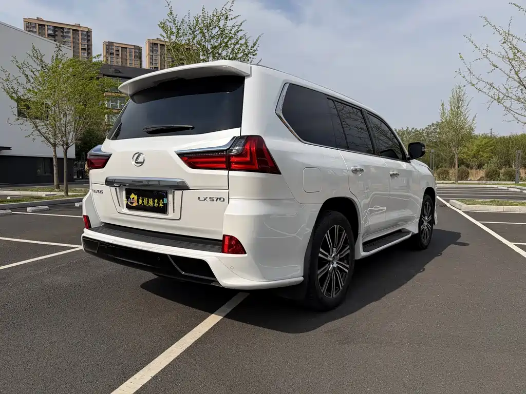 Lexus LX 570 Peak Special Edition