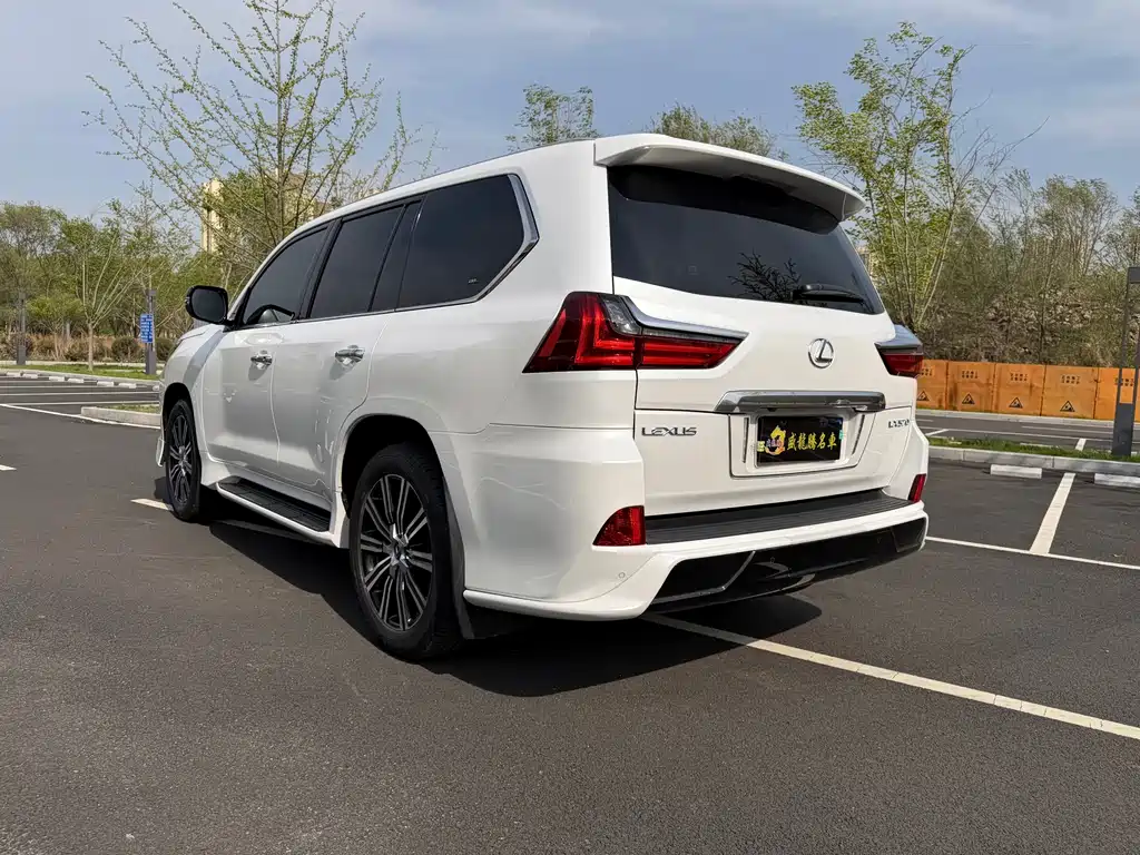 Lexus LX 570 Peak Special Edition