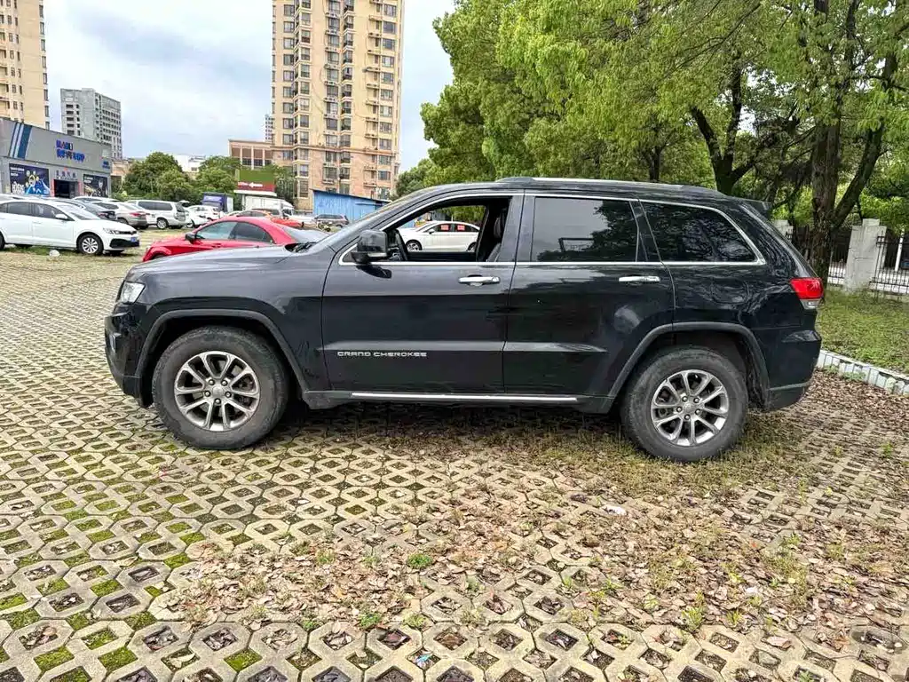 Grand Cherokee (Import) 3.0 L Comfort Enjoyment Navigation