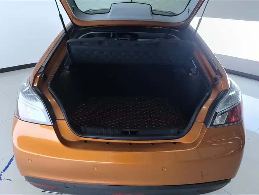 MG6 Liftback 1.8 L Auto