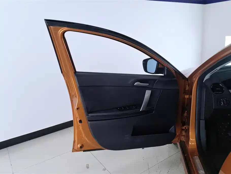 MG6 Liftback 1.8 L Auto