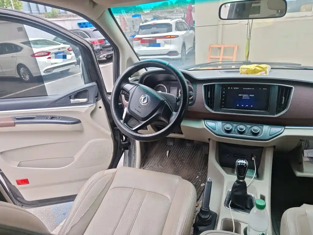 Lingzhi M5 L 1.6 L 7-seat Luxury CN-VI