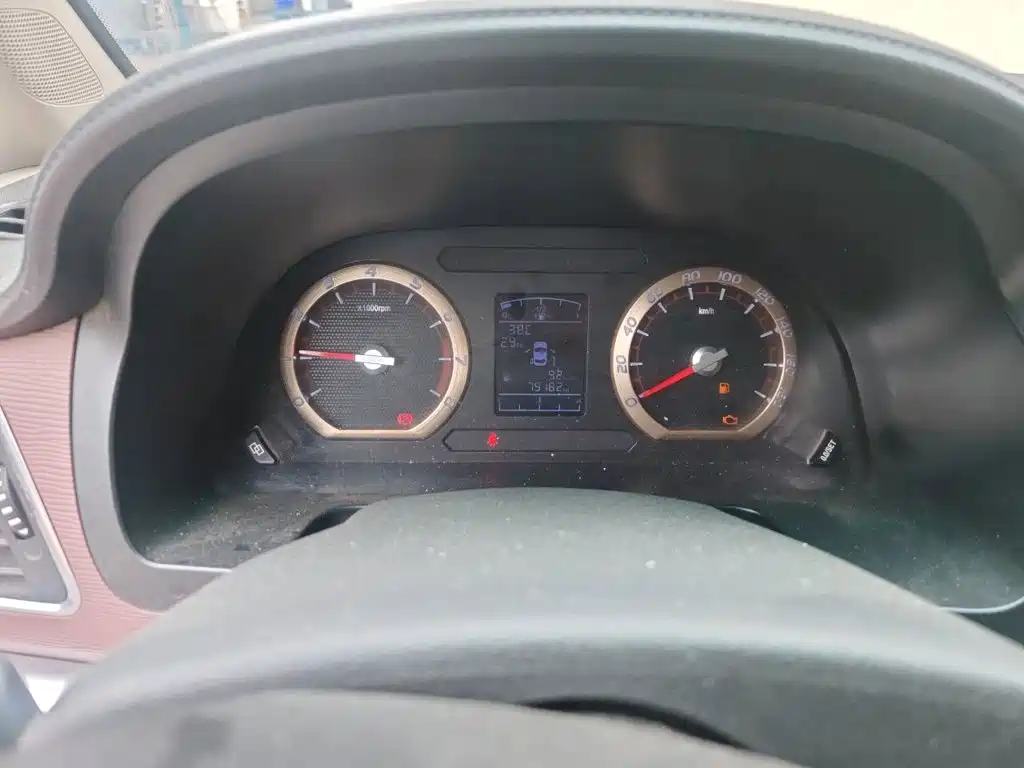 Lingzhi M5 L 1.6 L 7-seat Luxury CN-VI