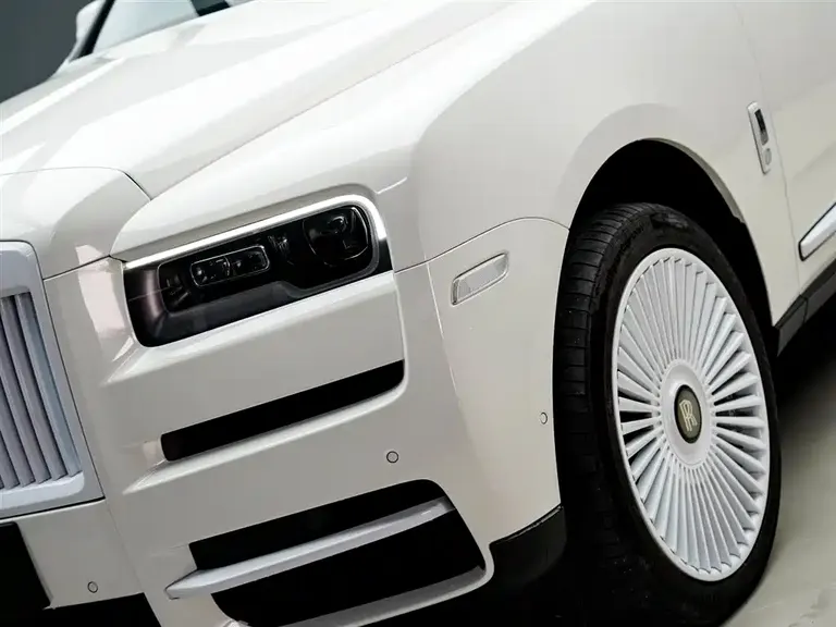 Rolls-Royce Cullinan 4-seat