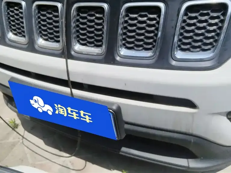 Jeep Compass 200 T Auto Joy