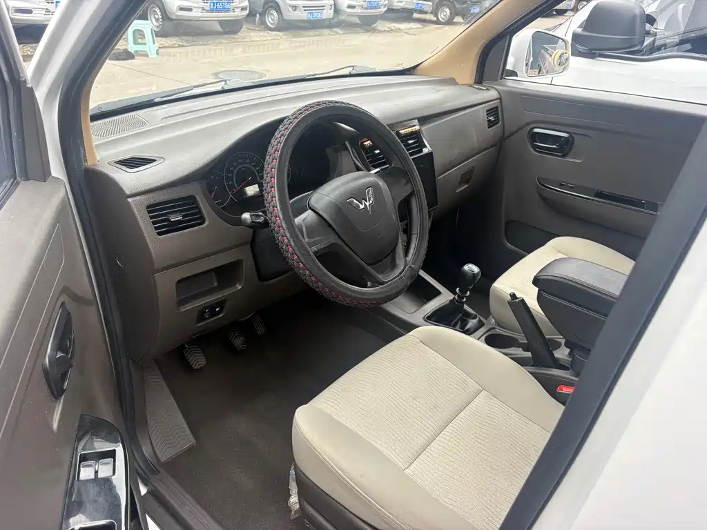 Wuling Rongguang V 五菱荣光V 2019款 1.5 L标准型国VI LAR