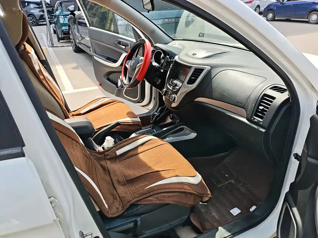 Changan CS35 1.6 L Auto Luxury CN-IV