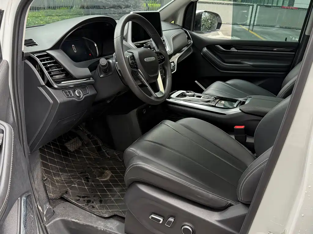 Maxus G20 大通G20 2023款 改款 PLUS 2.0 T 汽油自动豪华版