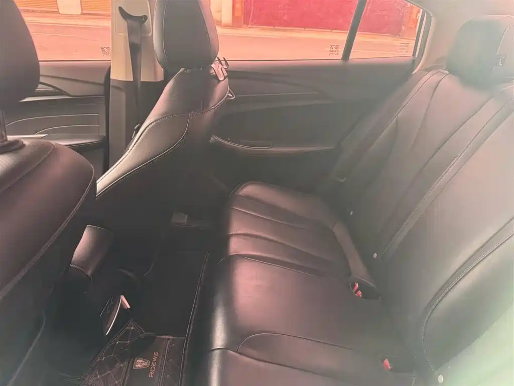 Roewe i5 1.5 L Auto 4 G Connected Bright Grand