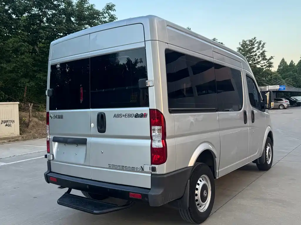 Yufeng 2.3 T Economy Logistics SWB Mid Roof 5-9-seatWP2.3