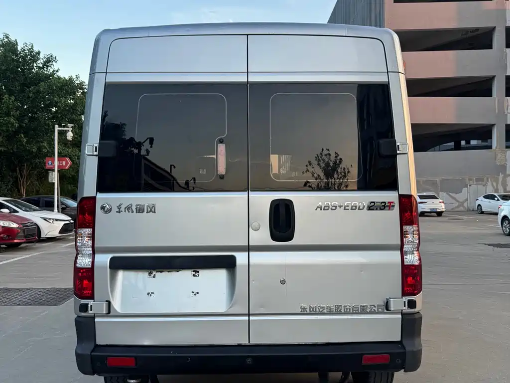 Yufeng 2.3 T Economy Logistics SWB Mid Roof 5-9-seatWP2.3
