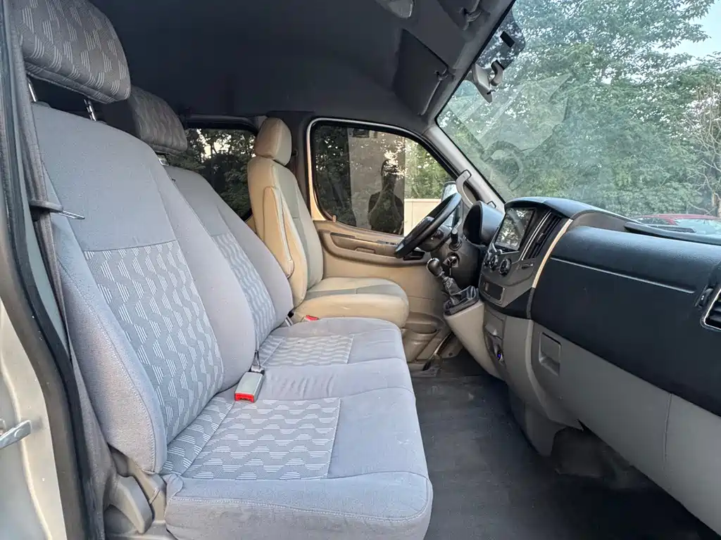 Yufeng 2.3 T Economy Logistics SWB Mid Roof 5-9-seatWP2.3
