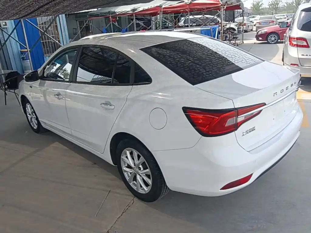 Roewe i5 1.5 L Manual 4 G Connected Leading Luxury