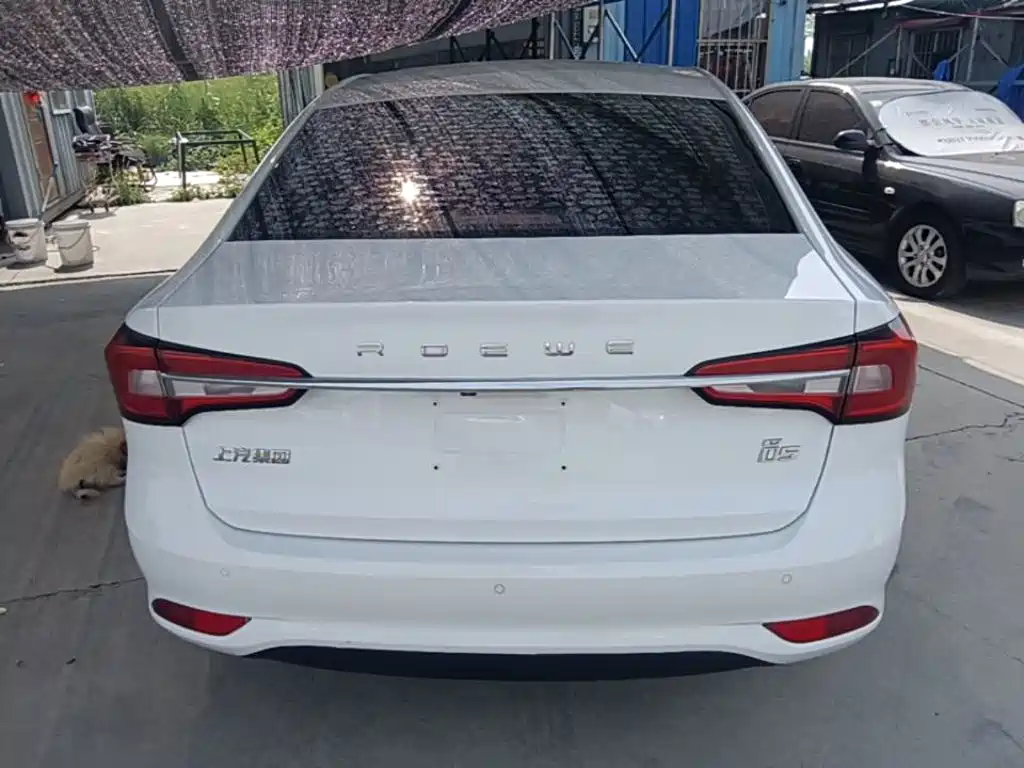 Roewe i5 1.5 L Manual 4 G Connected Leading Luxury