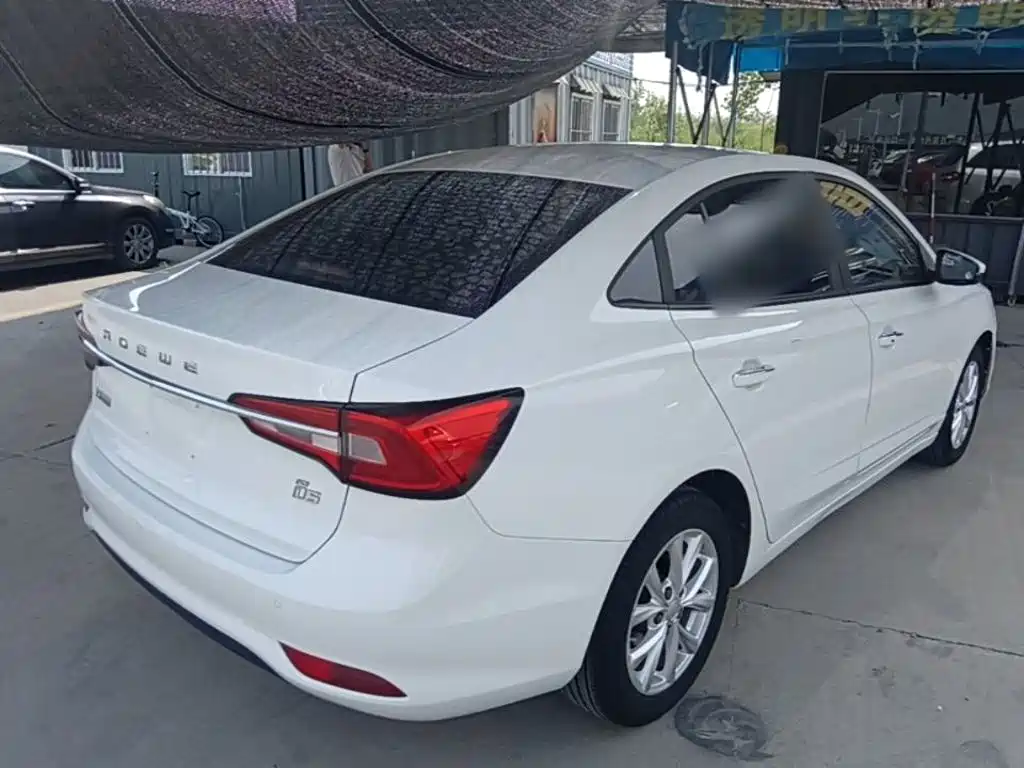 Roewe i5 1.5 L Manual 4 G Connected Leading Luxury