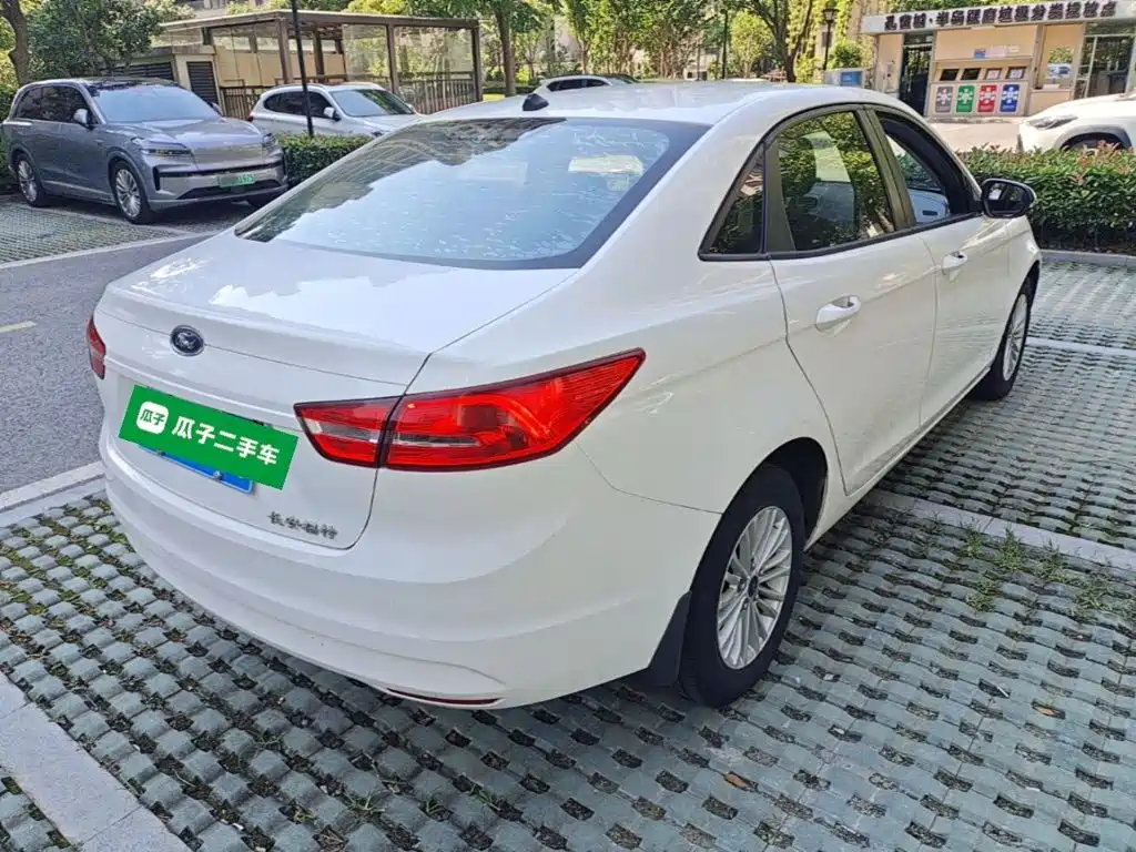 Escort Facelift 1.5 L Auto Comfort