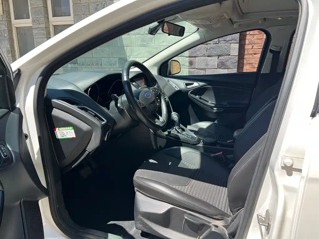 Focus Sedan 1.6 L Auto Style