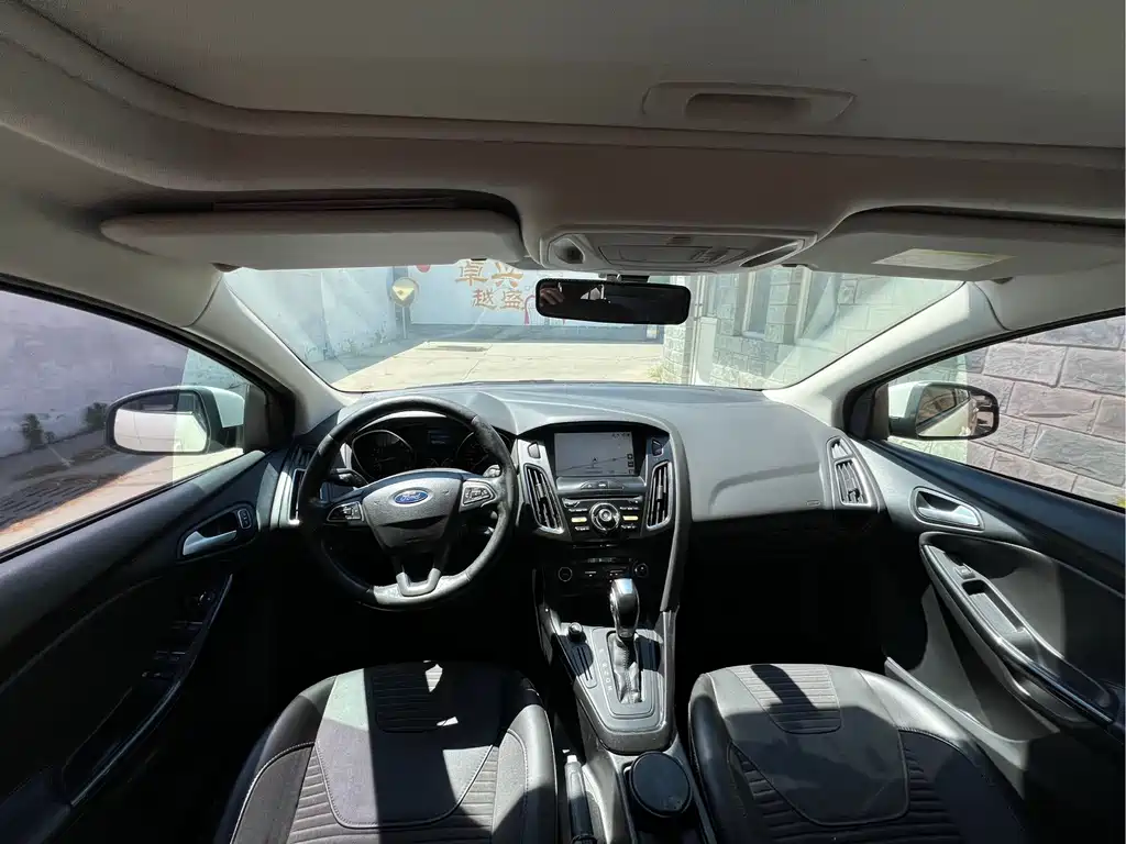 Focus Sedan 1.6 L Auto Style
