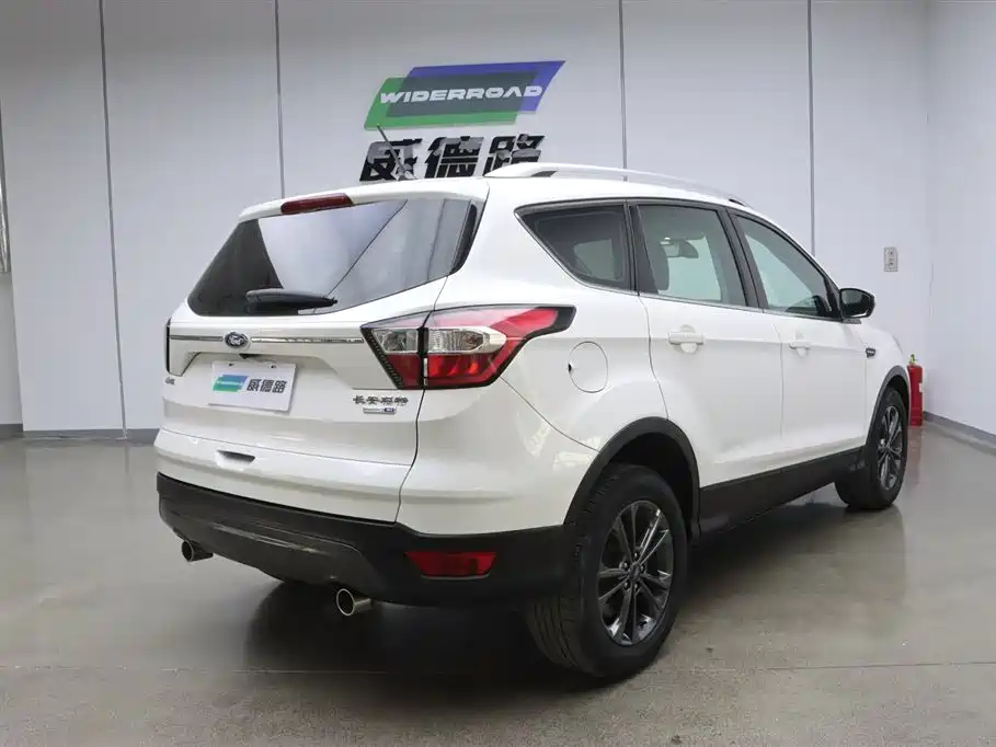 Kuga EcoBoost 180 2 WD Platinum Wing CN-VI