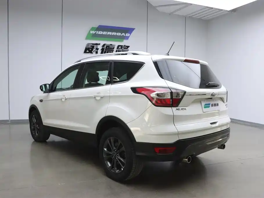Kuga EcoBoost 180 2 WD Platinum Wing CN-VI