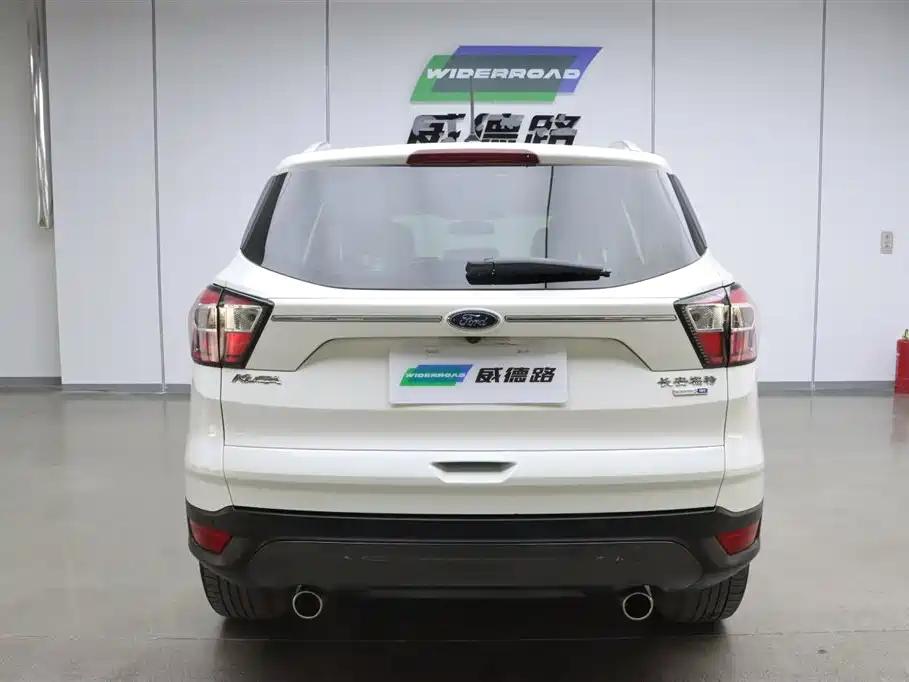 Kuga EcoBoost 180 2 WD Platinum Wing CN-VI