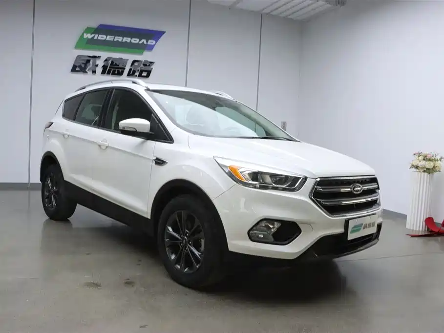 Kuga EcoBoost 180 2 WD Platinum Wing CN-VI