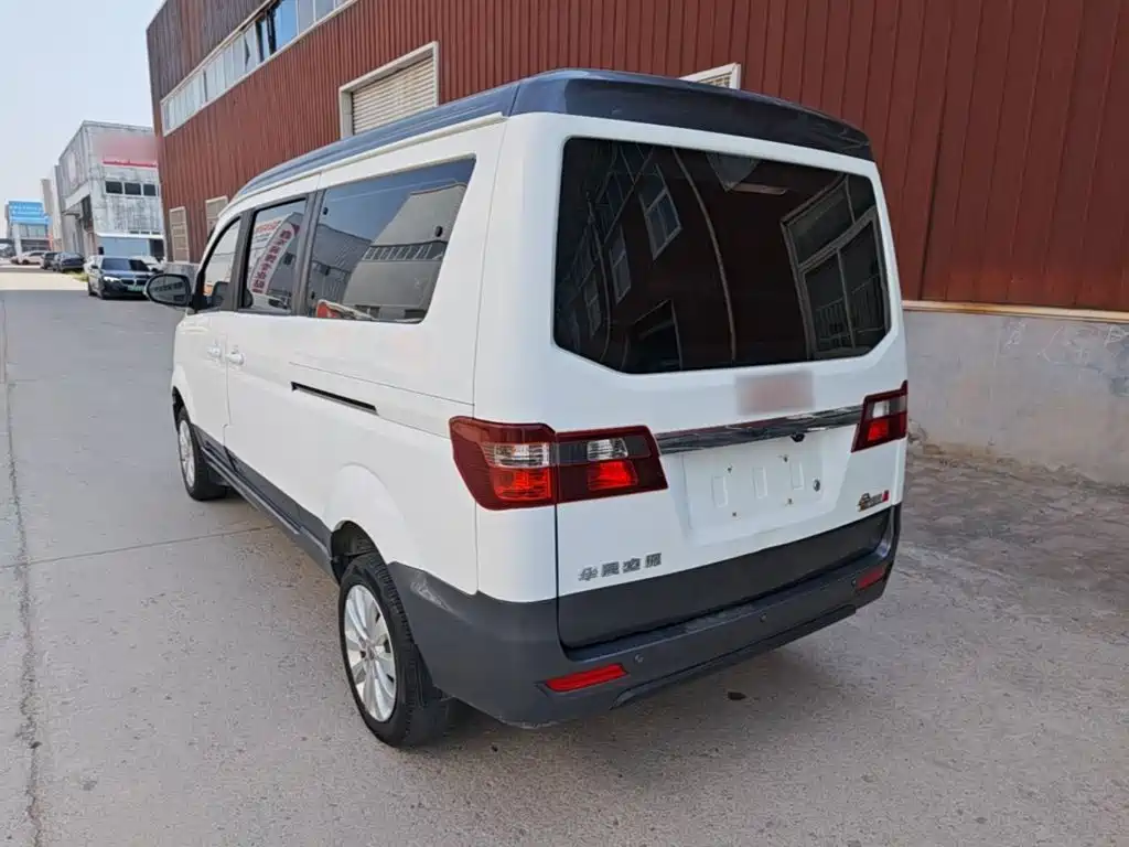 Jin Haishi M Classic 金海狮M经典 2022款 熊猫版 1.5 L 旅行狮客车 5座