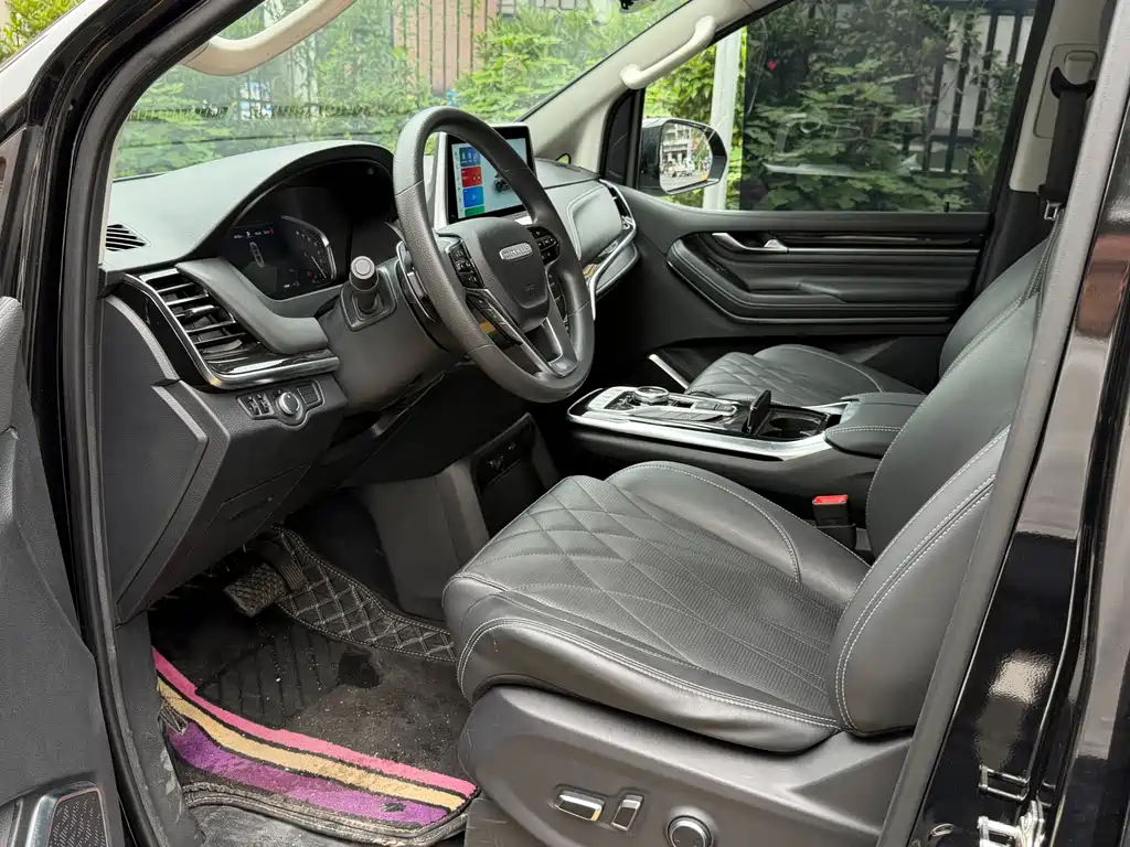 Maxus G20 大通G20 2023款 PLUS 2.0 T 汽油自动豪华旅行版