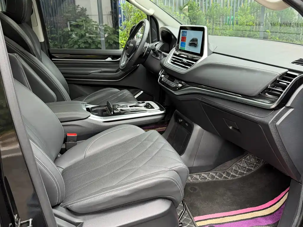 Maxus G20 大通G20 2023款 PLUS 2.0 T 汽油自动豪华旅行版