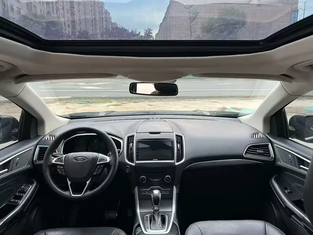 Edge EcoBoost 245 4 WD Grand Sharp 7-seat