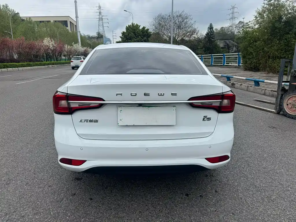 Roewe i5 1.5 L Auto 4 G Connected Leading Luxury