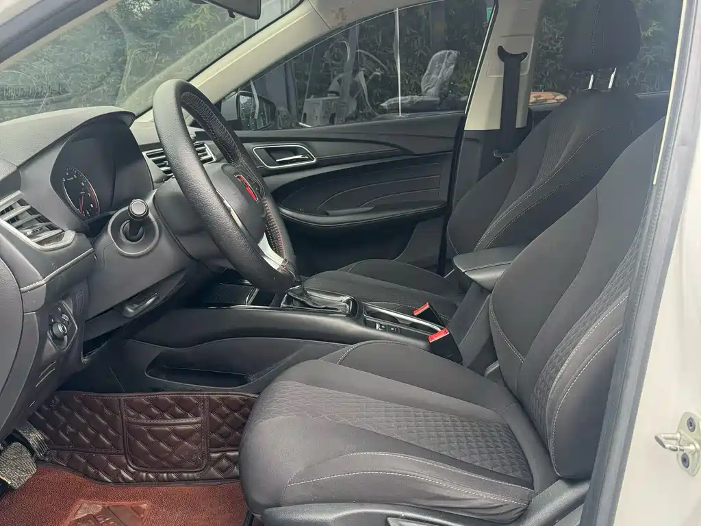 Roewe i5 1.5 L Auto 4 G Connected Leading Luxury