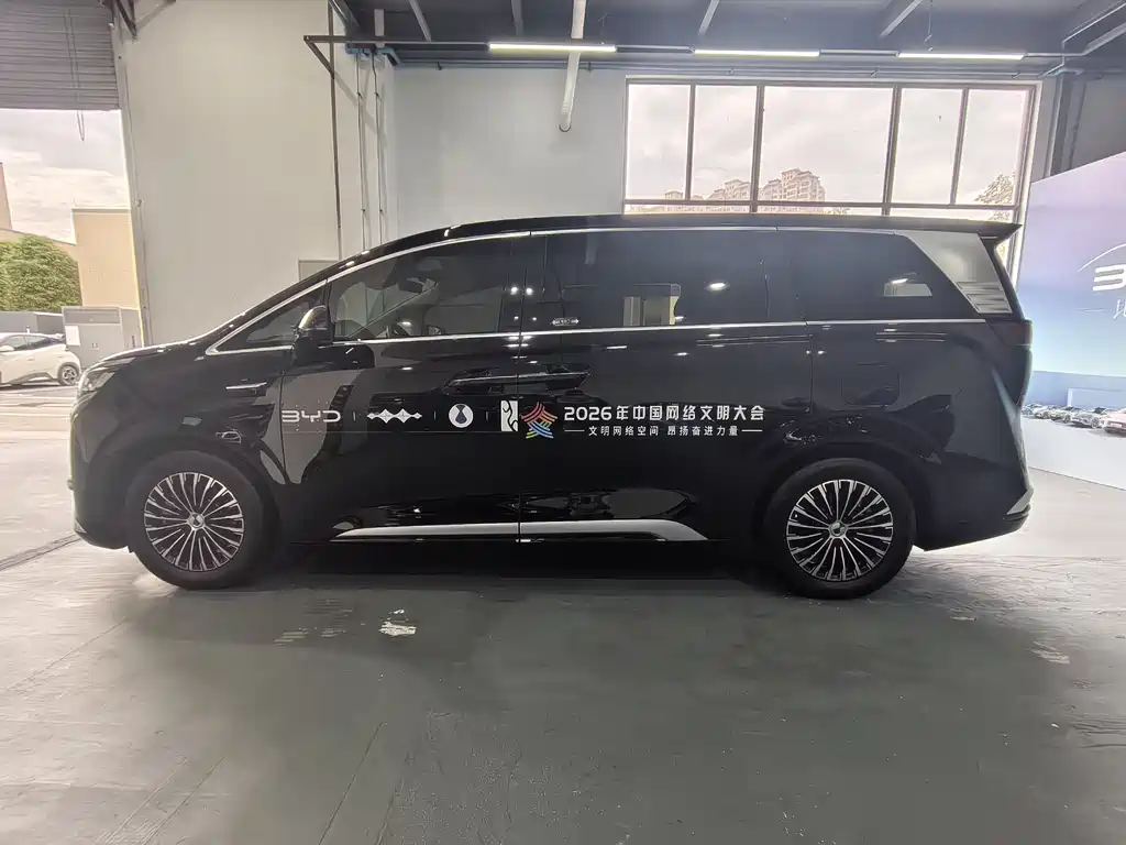 Denza D9 DM-i Smart Drive 1020 4 WD Flagship