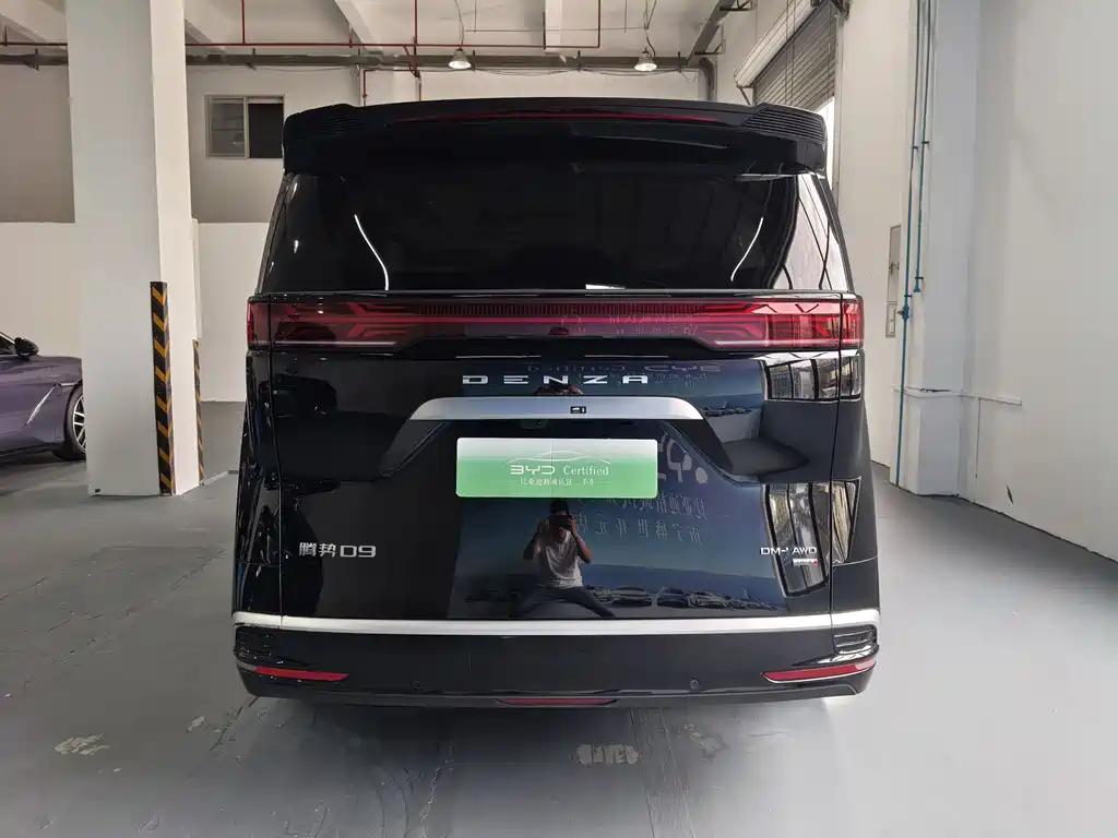 Denza D9 DM-i Smart Drive 1020 4 WD Flagship