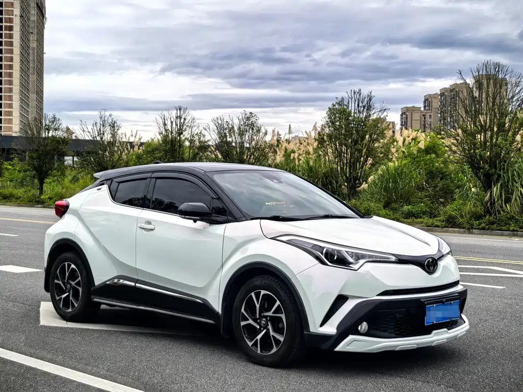 Toyota C-HR 2.0 L Leading Sunroof CN-V
