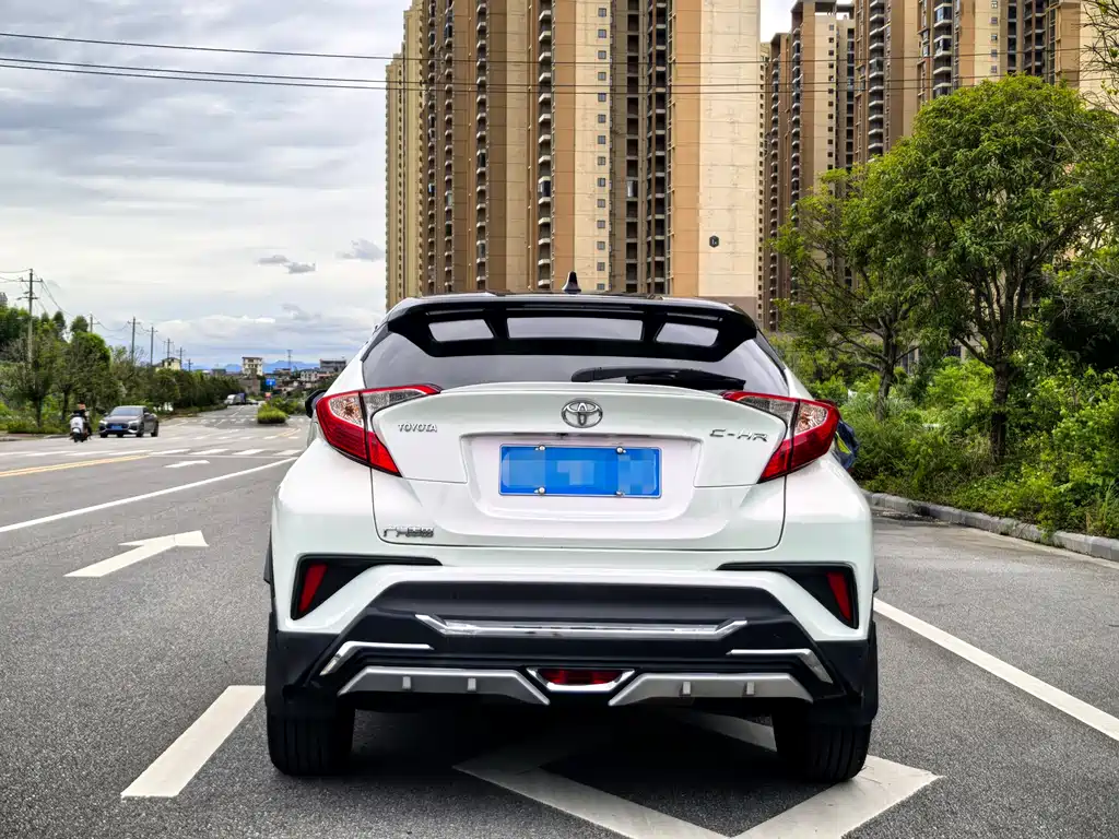 Toyota C-HR 2.0 L Leading Sunroof CN-V