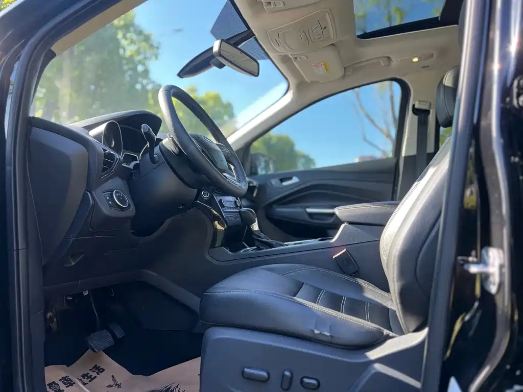 Kuga EcoBoost 245 4 WD Supreme Wing