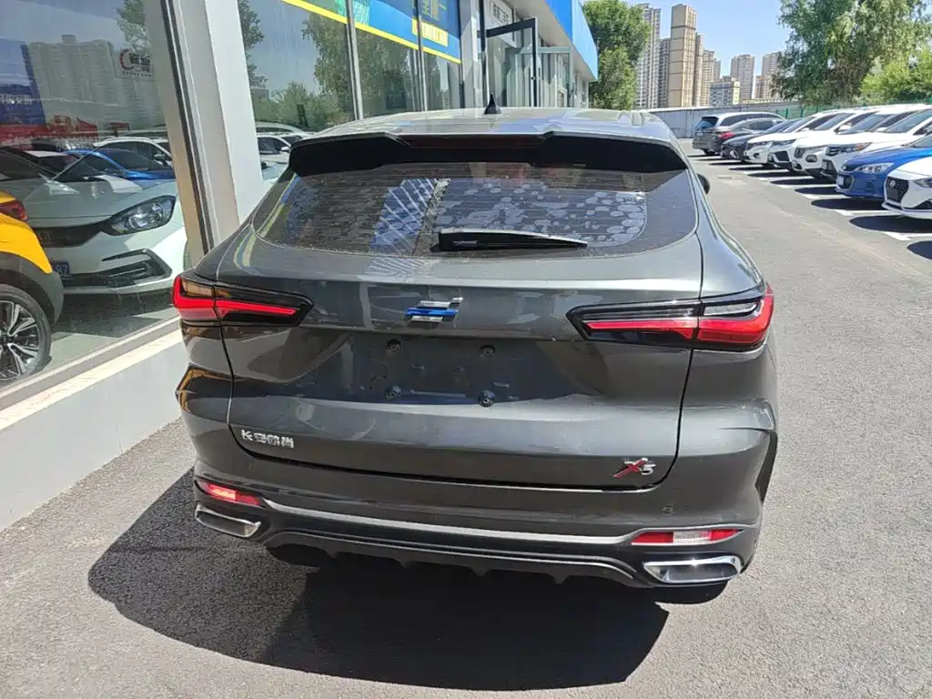 Changan Oshan X5 1.6 L CVT Distinguished