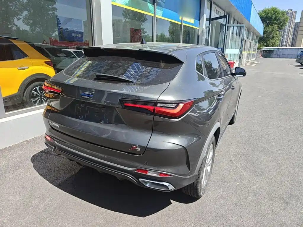 Changan Oshan X5 1.6 L CVT Distinguished