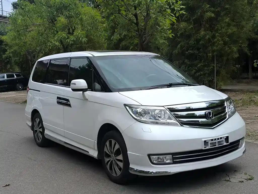 Elysion 2.4 L VTi-S Distinguished