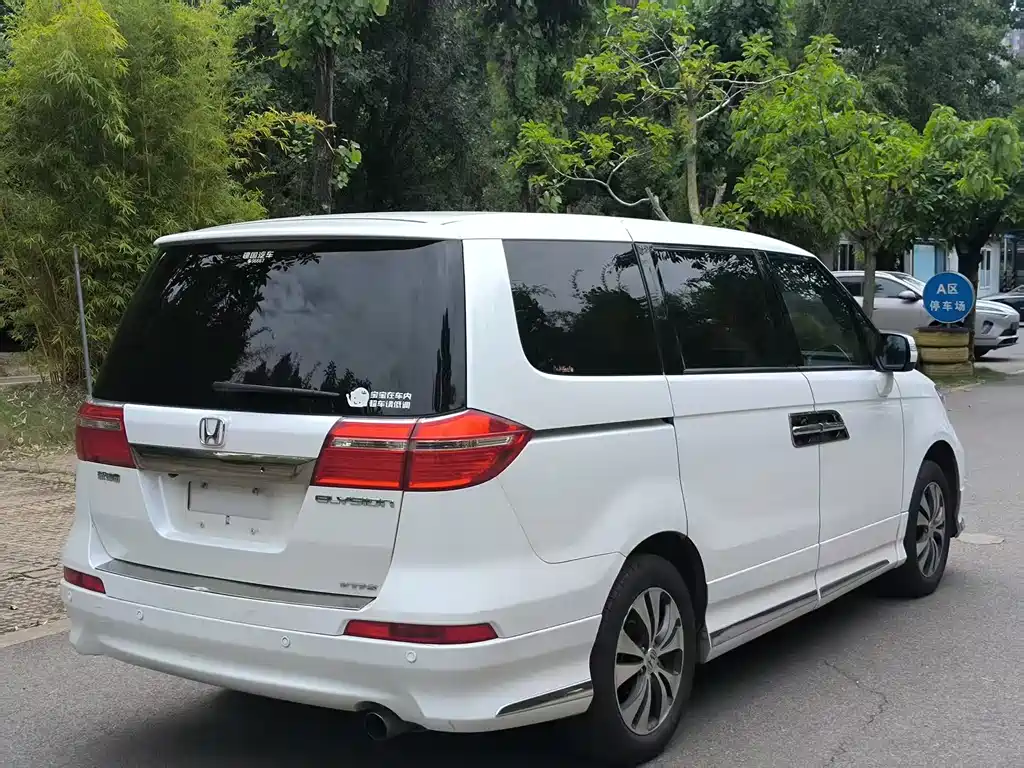 Elysion 2.4 L VTi-S Distinguished